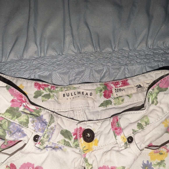Bullhead Floral Shorts - Picture 4 of 4